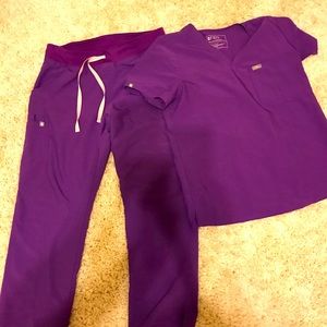 Fig scrubs! Medium petite bottoms and medium top!